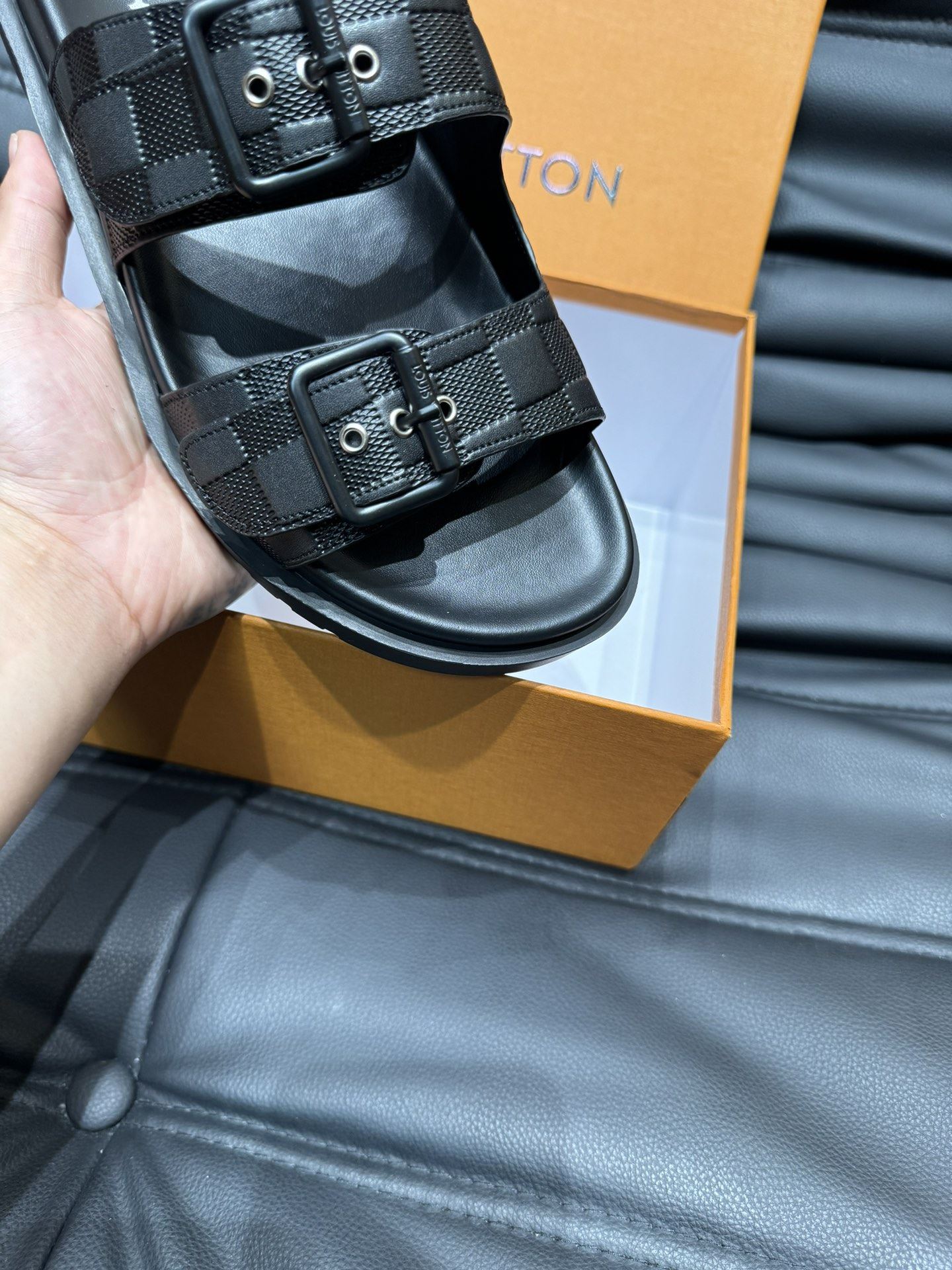 Louis Vuitton Slippers